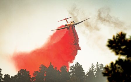 Plane dumping fire retardant